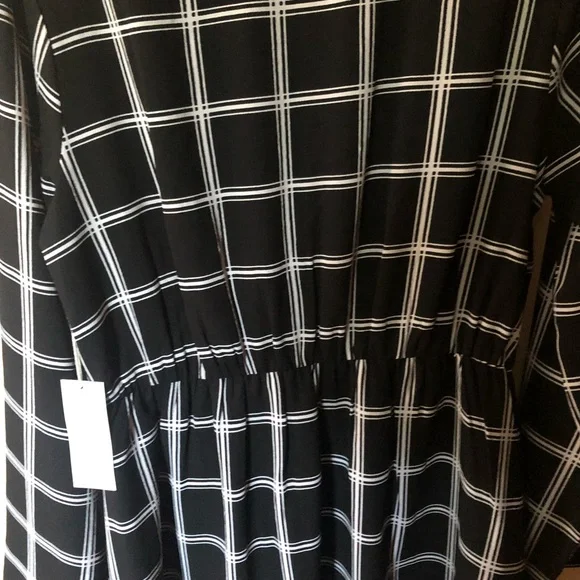 Live 4 Truth black and white v-neck tunic - Picture 7 of 7